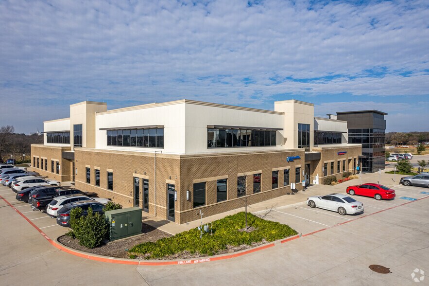 More Photos Of 925 E Southlake Blvd, Southlake Medical For Lease