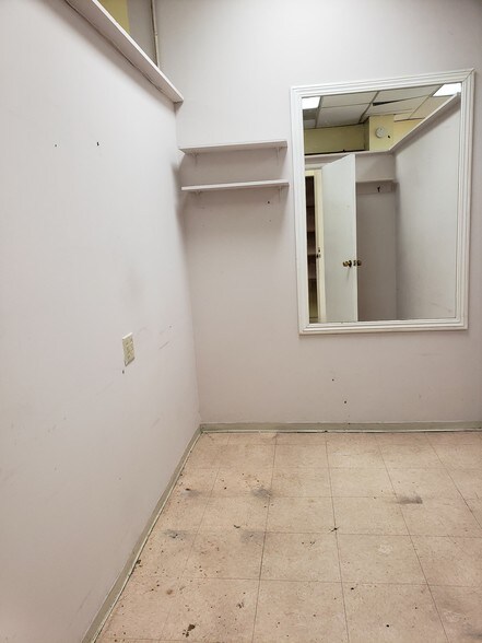 More Photos Of 7858 Santa Monica Blvd, West Hollywood Storefront For Lease