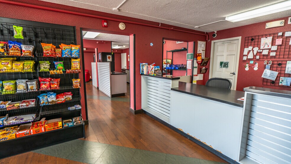 More Photos Of 4004 Gardiner Point Dr, Louisville Dormitory For Sale