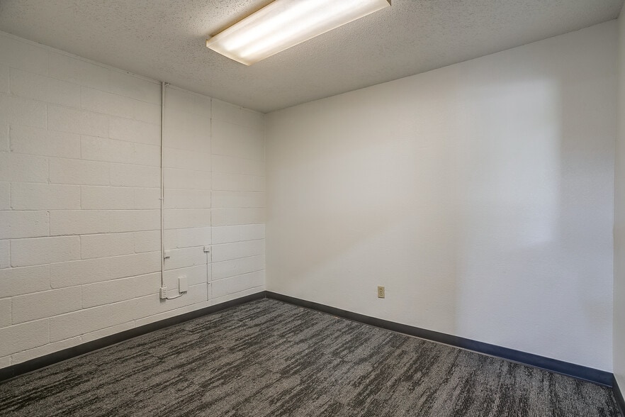 More Photos Of 3808 E 1st St, Fort Worth Light Manufacturing For Lease