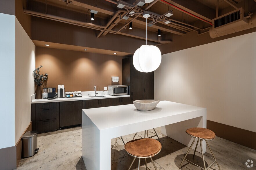 More Photos Of 701 S Hill St, Los Angeles Hospitality For Sale