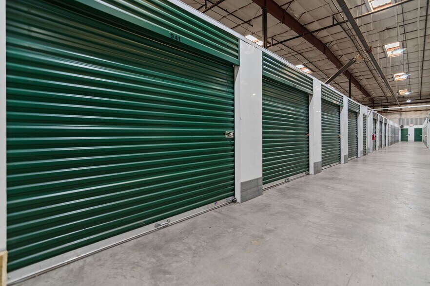 More Photos Of 9120 W Broad St, Richmond Self Storage For Sale