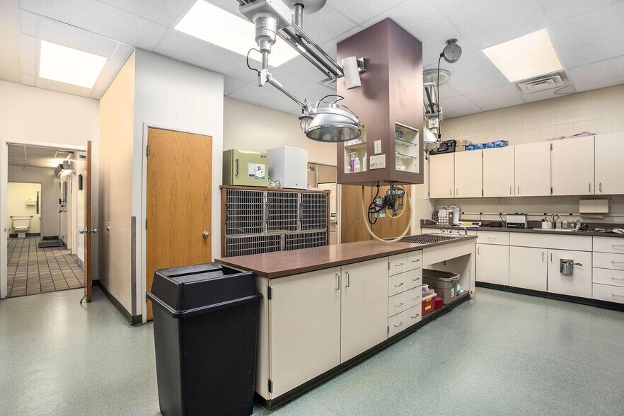 More Photos Of 2007 E Apple Ave, Muskegon Medical For Sale