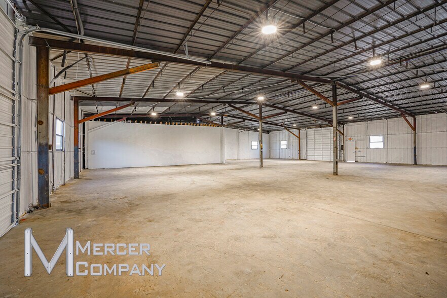 More Photos Of 825-831 E State Highway 121, Lewisville Warehouse For Sale