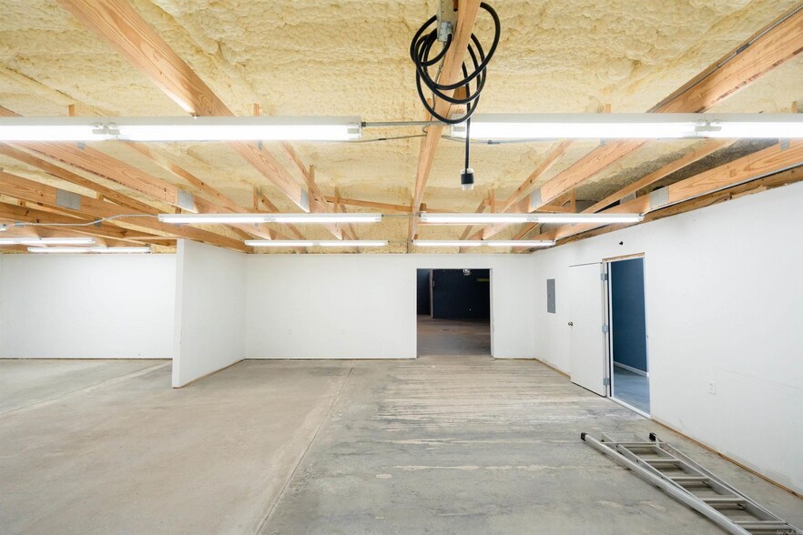 More Photos Of 119 Gemar, Pangburn Industrial For Sale