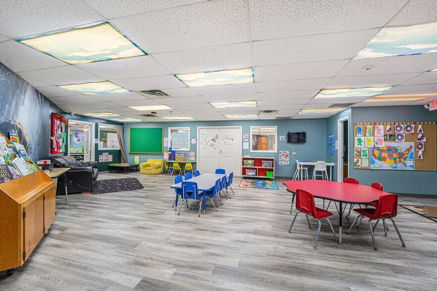 More Photos Of 3421 E Walnut St, Pearland Daycare Center For Sale