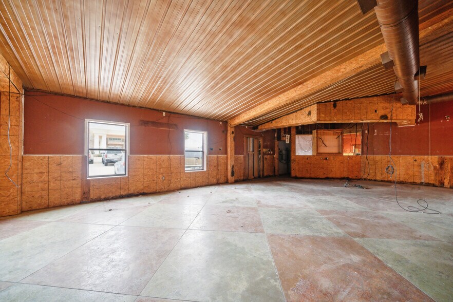 More Photos Of 410 S Interstate 35, Pearsall Storefront Retail Office For Lease