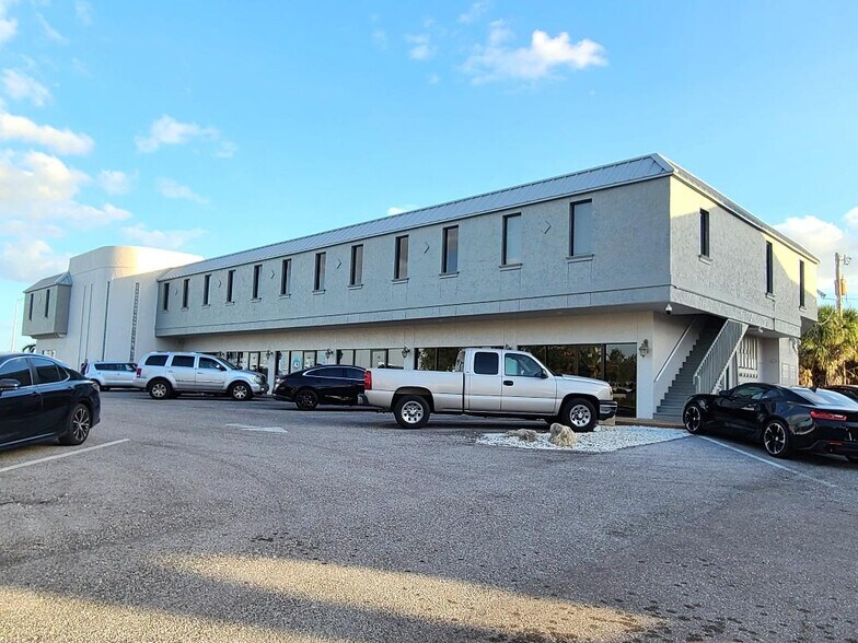 More Photos Of 7910 N Tamiami Trl, Sarasota Office For Lease