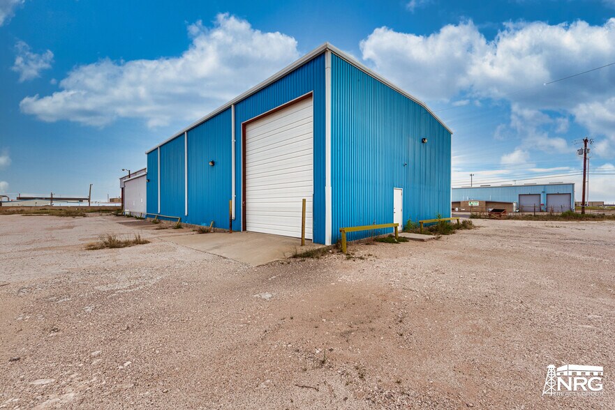 More Photos Of 1551 Laredo Dr, Odessa Warehouse For Lease