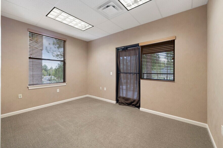 More Photos Of 1600 W University Ave, Flagstaff Medical For Sale