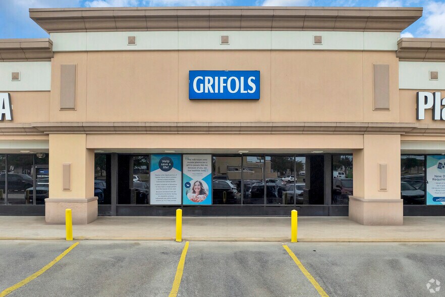 More Photos Of 8705 W Bellfort Ave, Houston Storefront For Lease