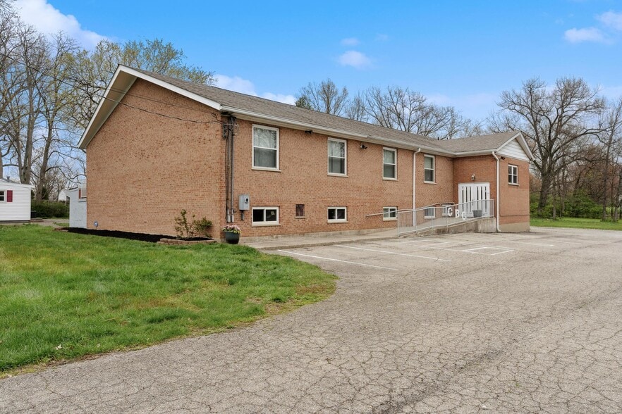 Primary Photo Of 8340 Pippin Rd, Cincinnati Specialty For Sale