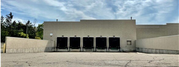 More Photos Of 12100 Inkster Rd, Redford Warehouse For Lease