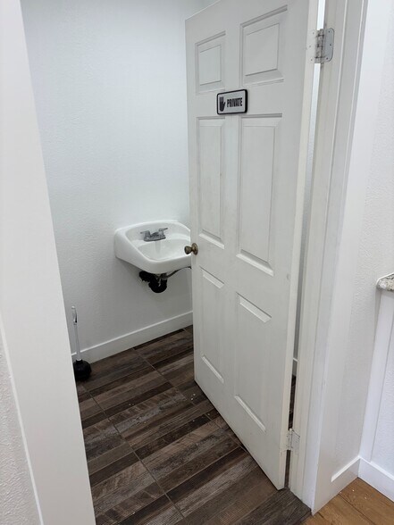 More Photos Of 515-521 W Ramsey St, Banning Storefront Retail Office For Lease