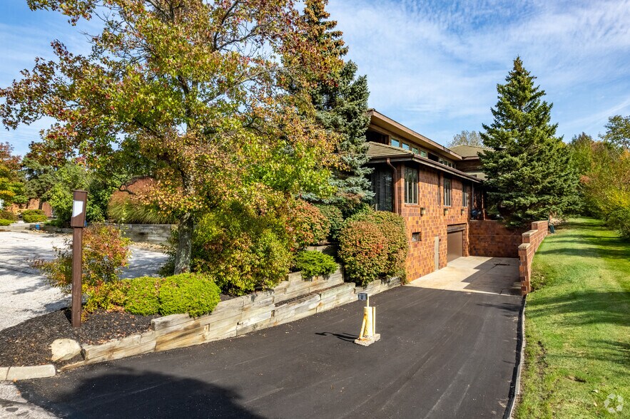 More Photos Of 3781-3799 Green Rd, Beachwood Office For Lease