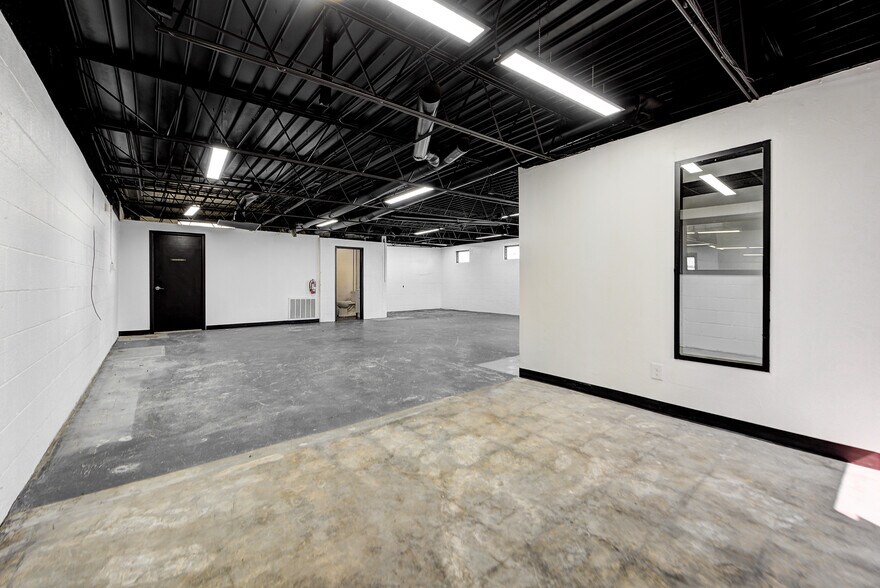 More Photos Of 704 E Main St, Moore Auto Repair For Sale