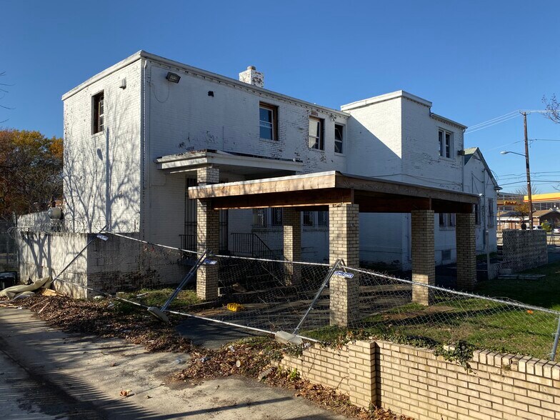 More Photos Of 4339 Hunt Pl NE, Washington Medical For Sale