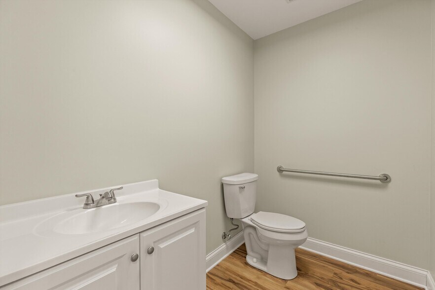 More Photos Of 700 Grove St, Loudon Office For Sale