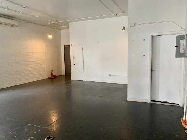 More Photos Of 279 Frost St, Brooklyn Light Distribution For Lease