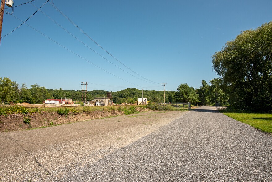 More Photos Of 1 Reisner Way, Clinton Manufacturing For Lease