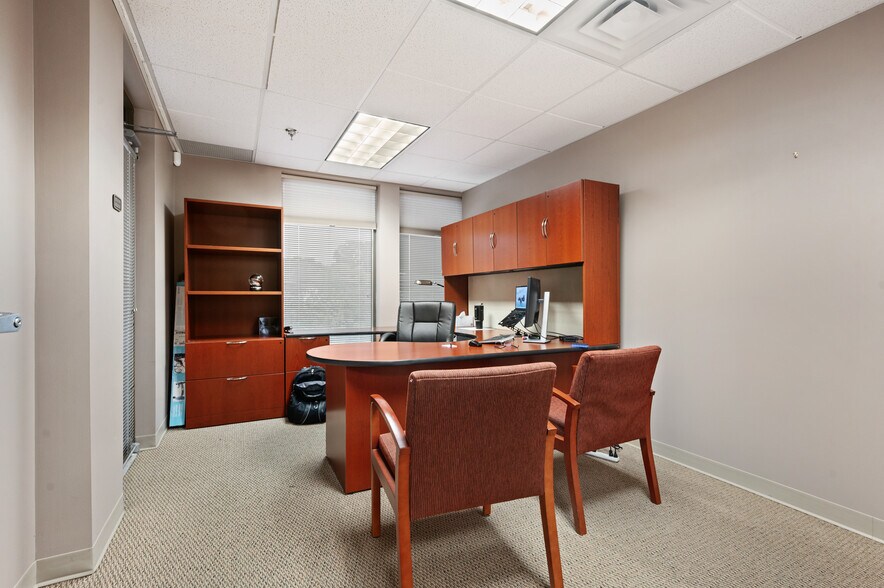 More Photos Of 5000 Stonewood Dr, Wexford Medical For Lease