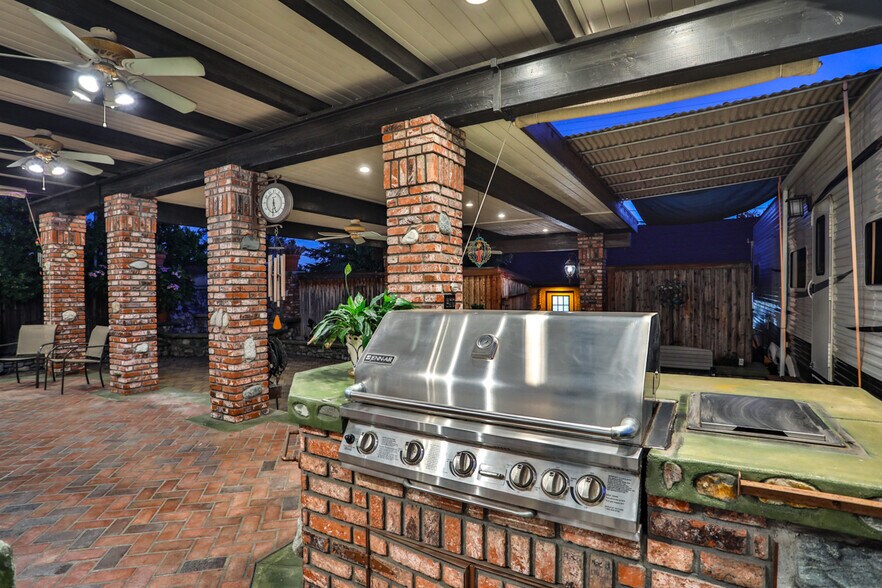 More Photos Of 436 Oakdale Dr, Claremont Flex For Sale