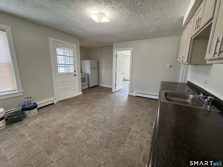 More Photos Of 643-645 Burnside Ave, East Hartford Apartments For Sale
