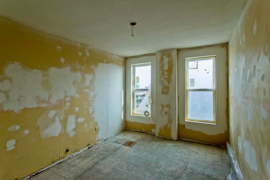 More Photos Of 445-447 High St, Holyoke Storefront Retail Residential For Sale
