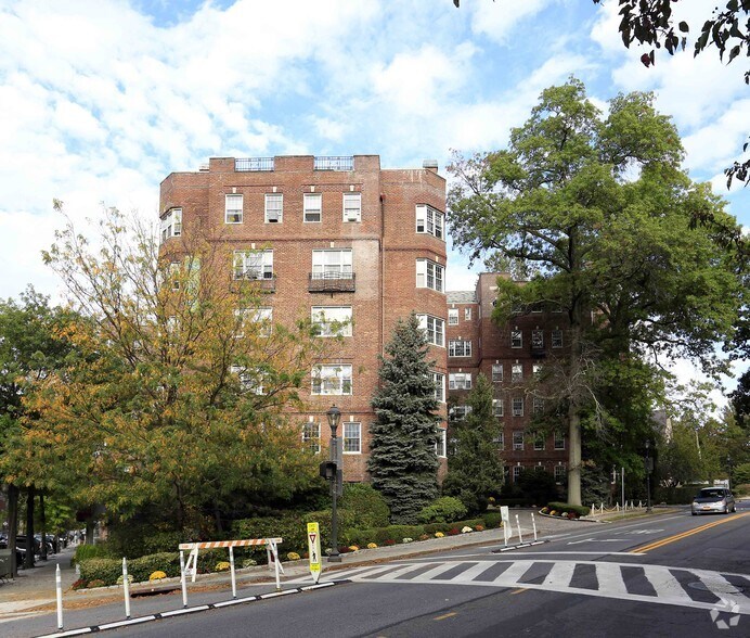 More Photos Of 2-24 Chase Rd, Scarsdale Apartments For Lease