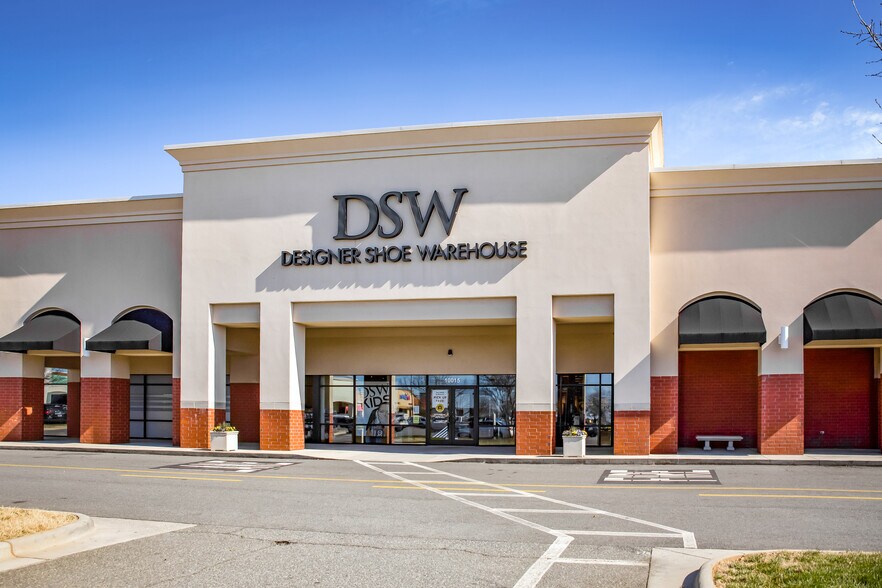 More Photos Of 9905-10101 E Independence Blvd, Matthews Unknown For Lease