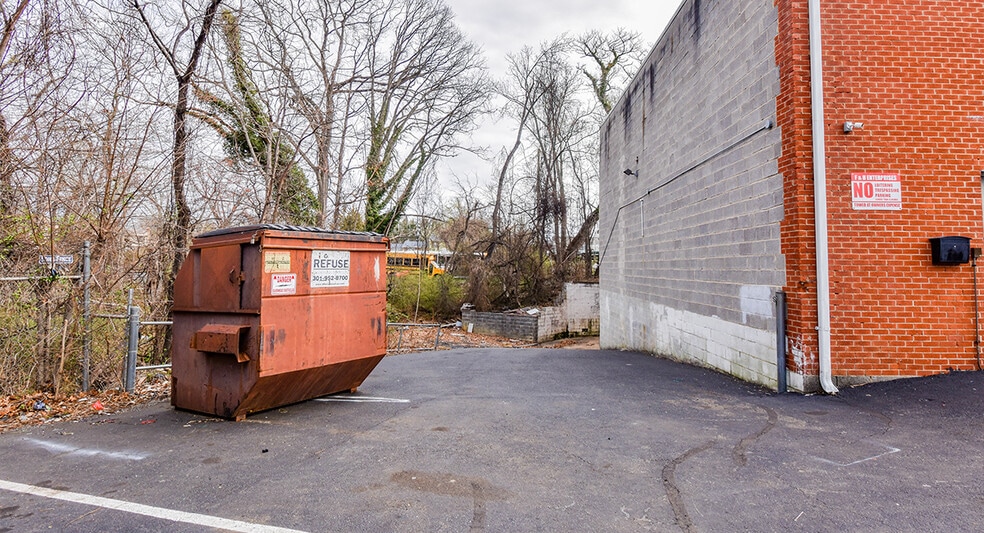 More Photos Of 7402-7408 Maxey Dr, Fort Washington Warehouse For Lease