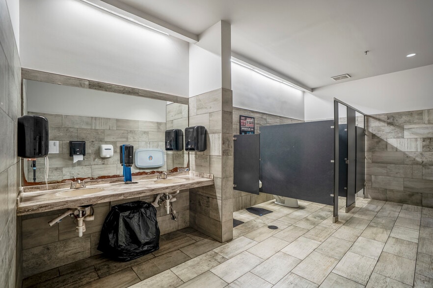 More Photos Of 13027 TX-105 E, Cut And Shoot Sports And Entertainment For Sale