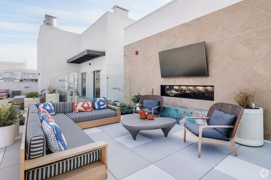 More Photos Of 5935 W Pico Blvd, Los Angeles Apartments For Lease