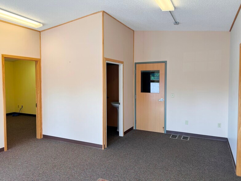 More Photos Of 9 Birch St NE, Remer Medical For Sale