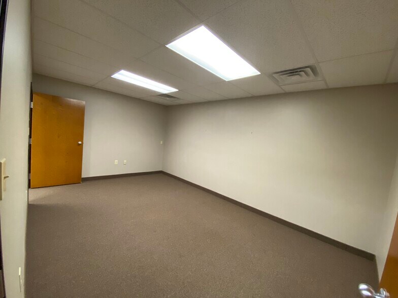 More Photos Of 1107 9th St, Vienna Office For Lease
