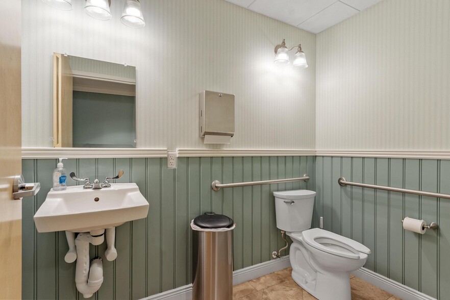 More Photos Of 200 Lincoln St, Worcester Medical For Sale