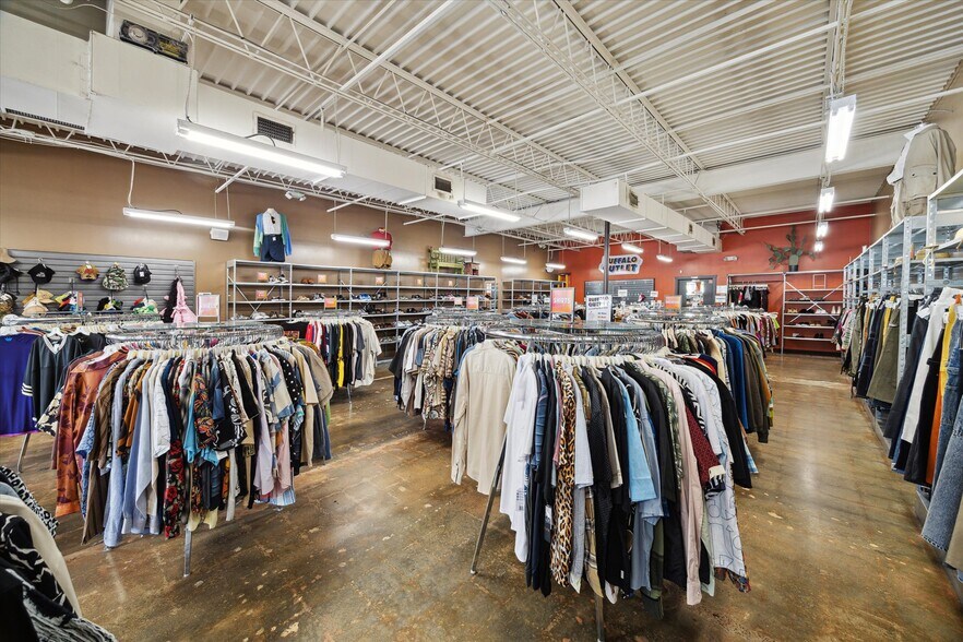 More Photos Of 2901 S Shepherd Dr, Houston Storefront For Lease