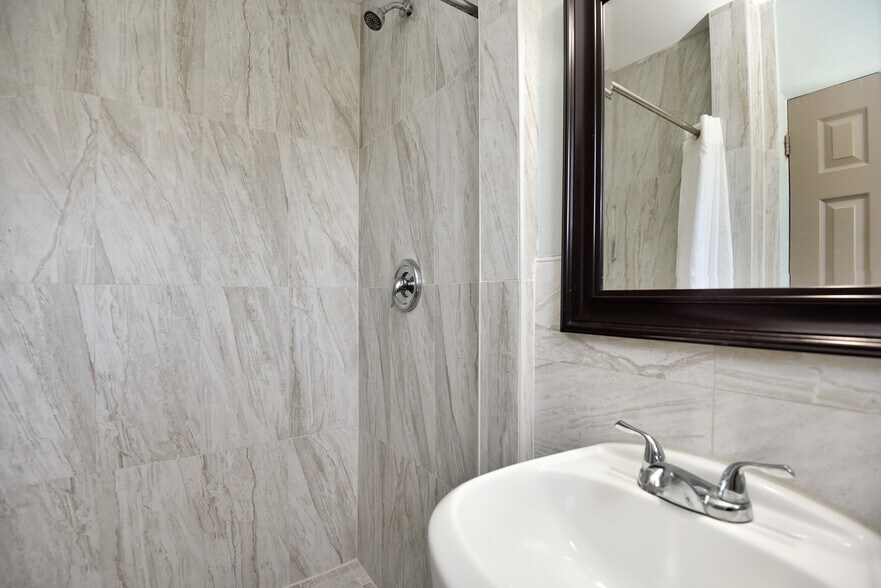 More Photos Of 808 S Atlantic Ave, Daytona Beach Hospitality For Sale