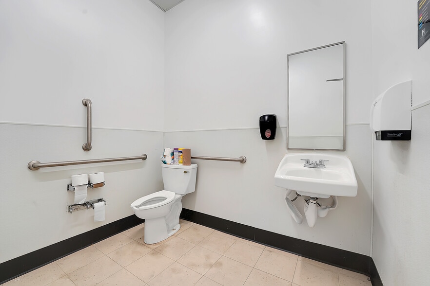 More Photos Of 215 E 1st St, Granite Freestanding For Sale