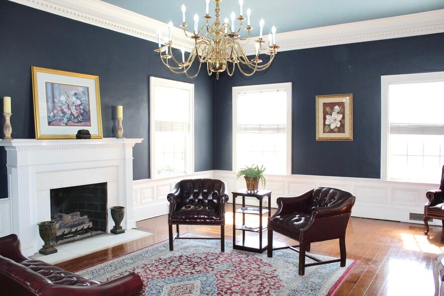 More Photos Of 2005 N Country Club Dr, Montgomery Schools For Sale