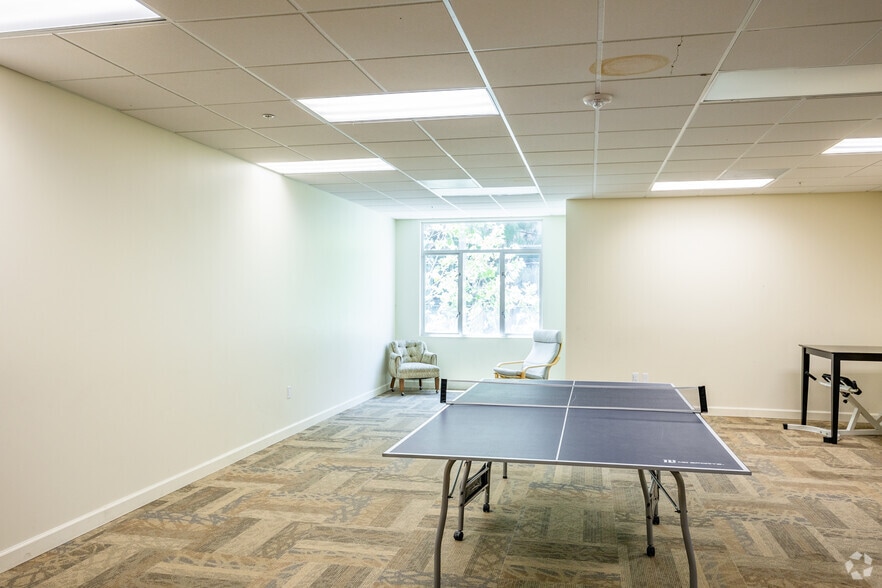 More Photos Of 195 Page Mill Rd, Palo Alto Apartments For Lease