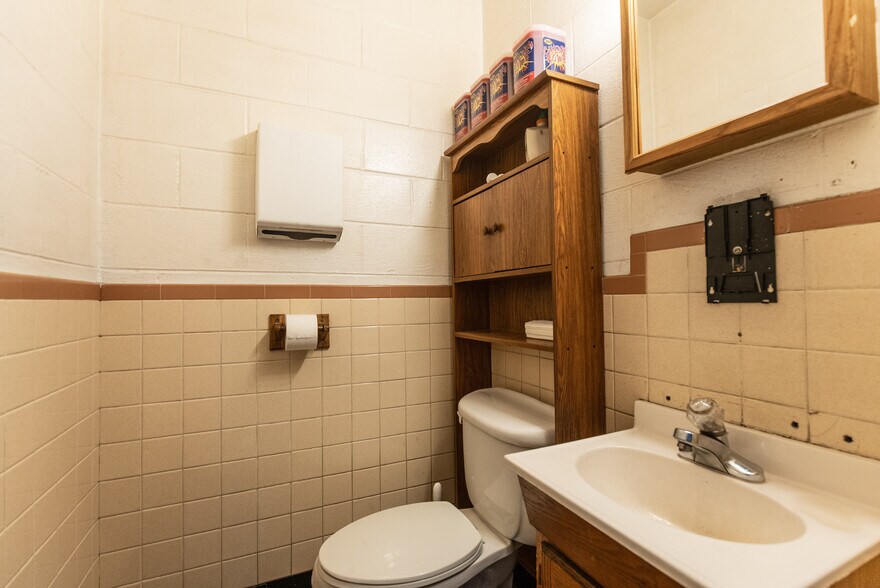 More Photos Of 8685 Torresdale Ave, Philadelphia Auto Repair For Sale