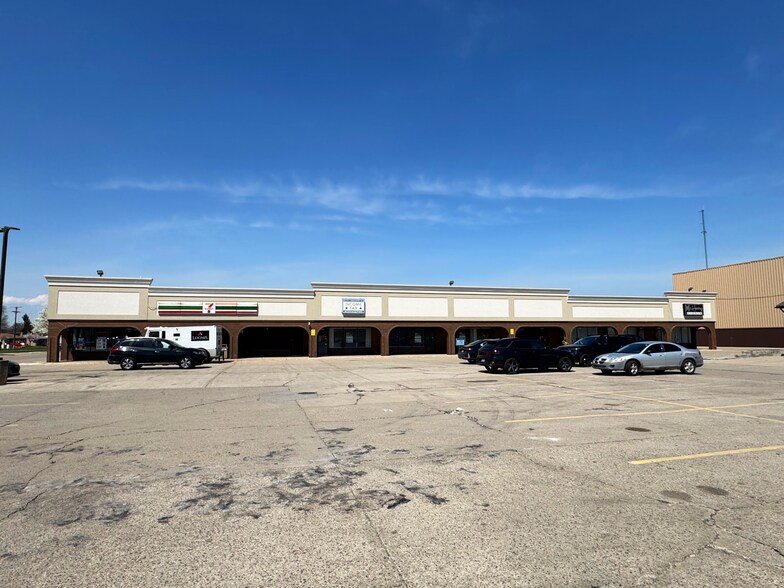 More Photos Of 18711-18891 15 Mile Rd, Clinton Township Storefront For Sale