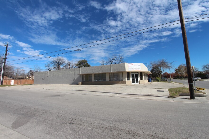 More Photos Of 2541 W Southcross Blvd, San Antonio General Retail For Sale