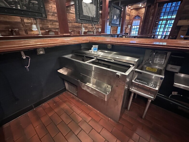 More Photos Of 423 S Union St, Traverse City General Retail For Sale