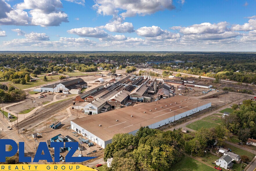 More Photos Of 1001 E Broadway St, Alliance Industrial For Lease