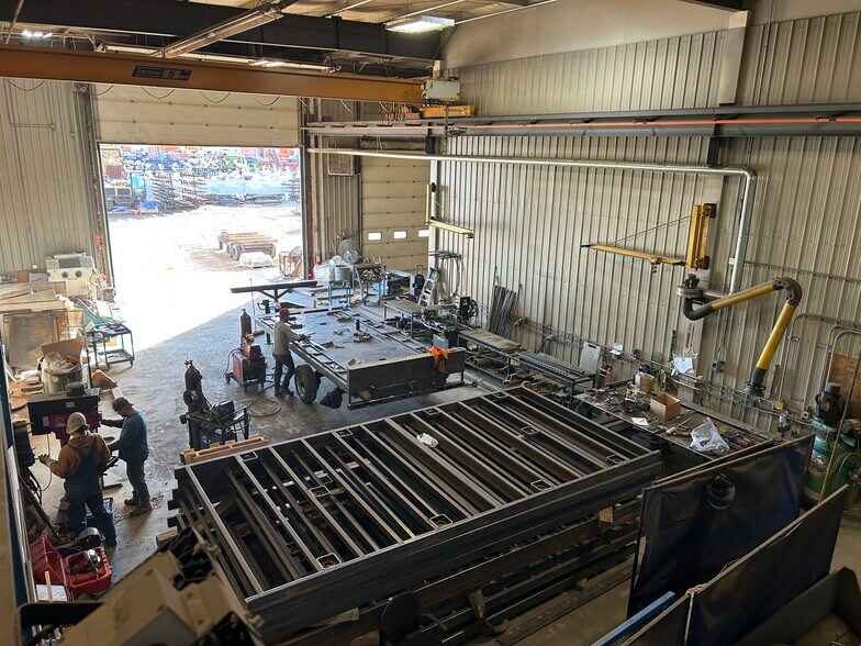 More Photos Of 357 Saskatchewan Ave, Spruce Grove Manufacturing For Lease