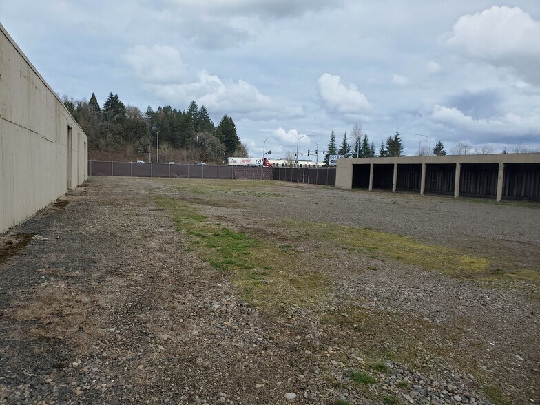 More Photos Of 3511 Boone Rd SE, Salem Distribution For Sale