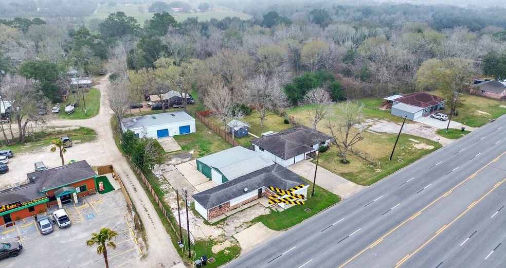 More Photos Of 2002 W Highway 6, Alvin Office For Sale