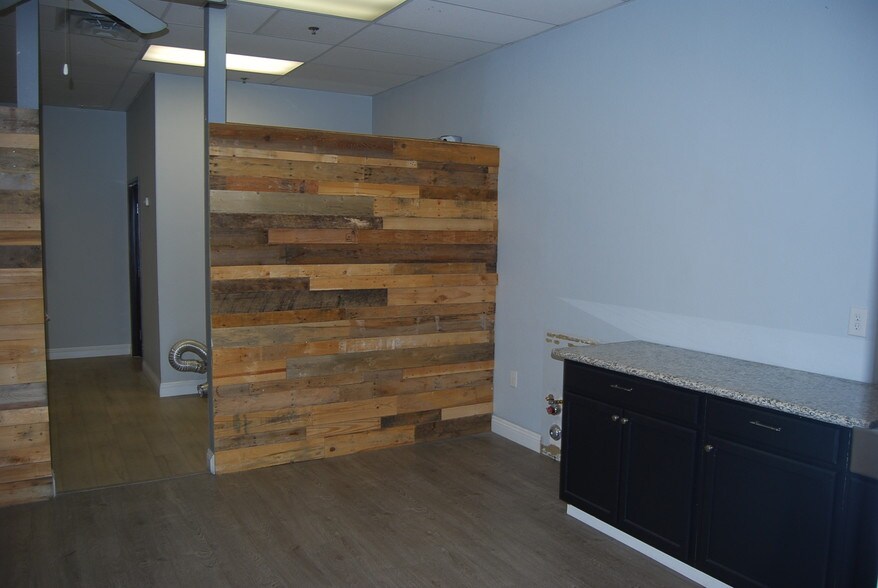 More Photos Of 270 E Horizon Dr, Henderson Storefront Retail Office For Lease